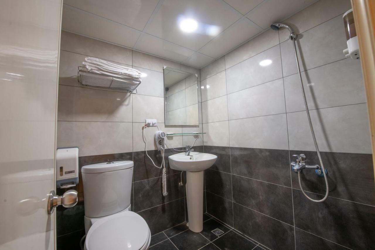 England Vacation Hotel Zhongli Buitenkant foto